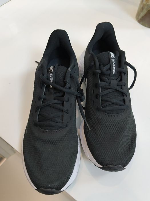 Adidași nike numărul 42.5