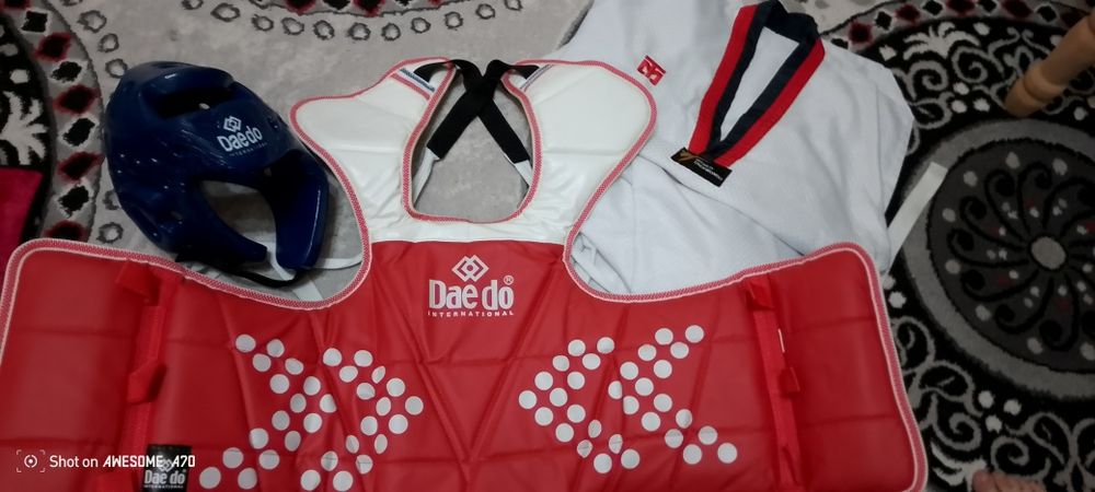 Taekvando uchun nabor.holati Juda yahshi .Oyoq kiyimi bor!