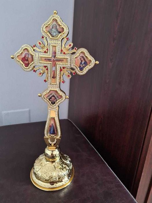 Cruce Metal cu Postament pentru Masa Altarului Relief 3 D
