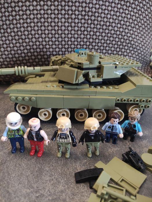 Лего Танк с человечками