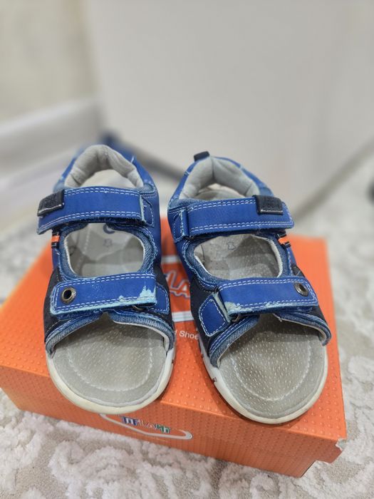 Кроссовки 32р и сандали 30р