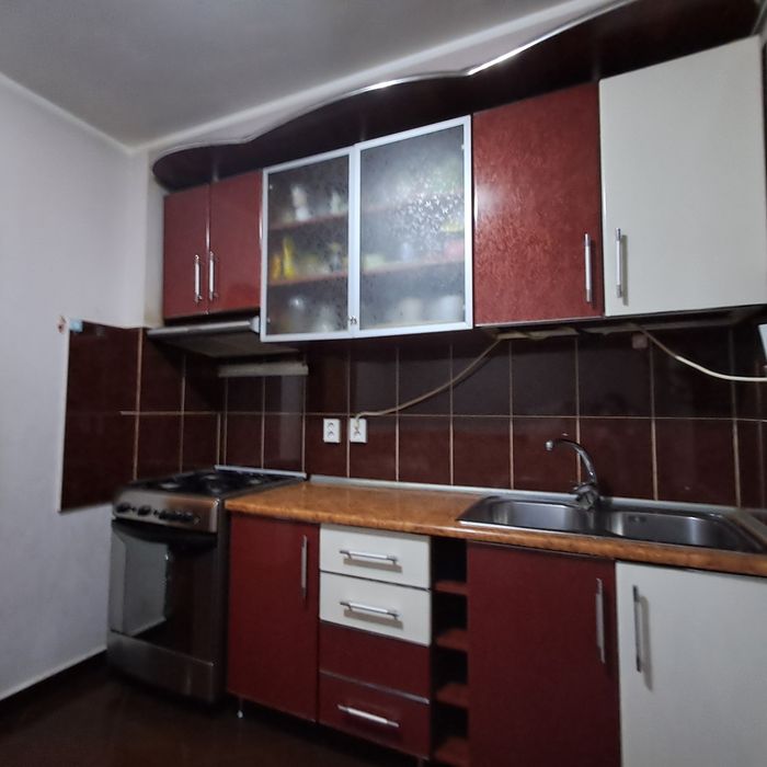 Vând mobilier de bucătărie +aragaz+chiuvetă  VÂND URGENT