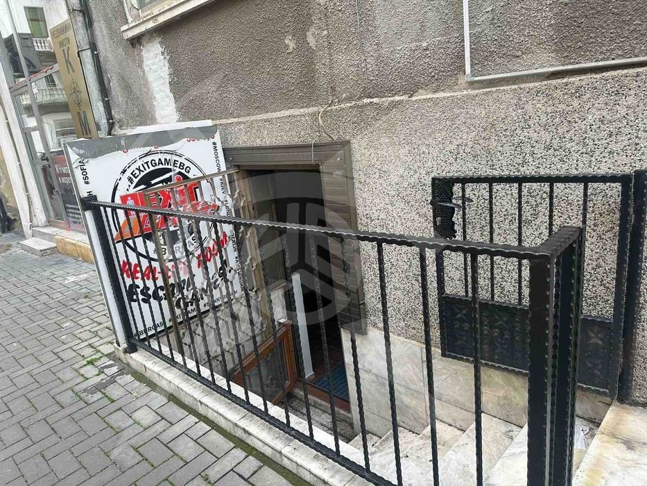 Продава се Едностаен апартамент в Бургас, Център - 30 кв.м за 1067 €/кв.м - Снимка #4