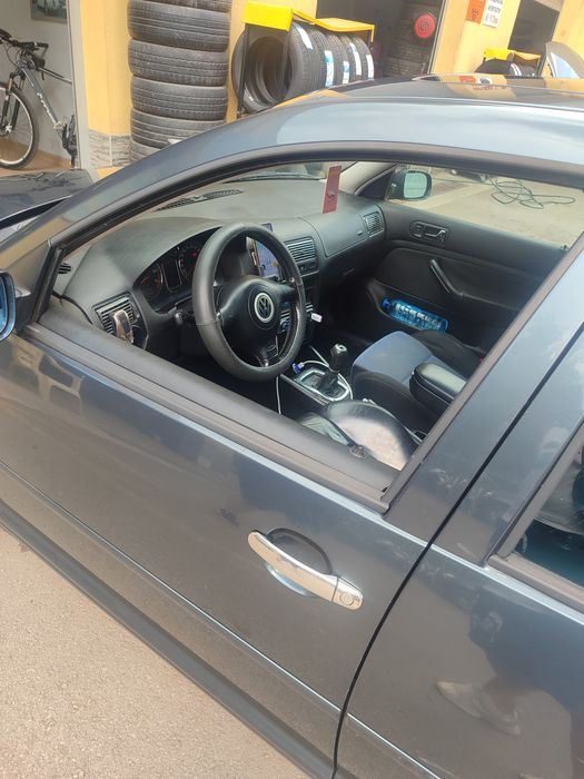 Продавам Голф 4 2.3 v5