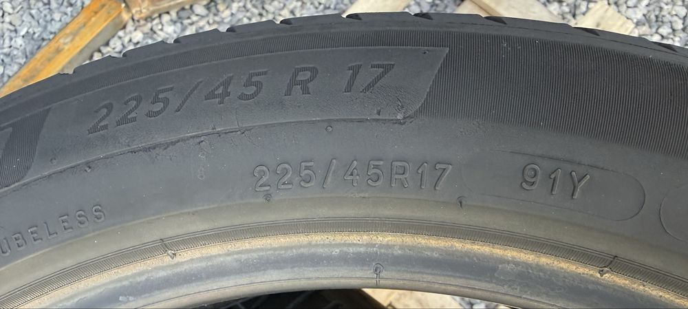 2бр 225/45/17 на 5,5мм с 19дот Мишелин