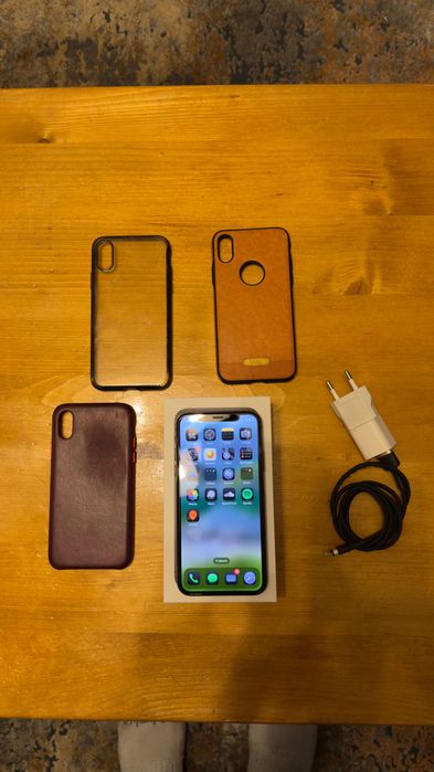 iPhone XS 64 GB - Перфектен + оригинални слушалки