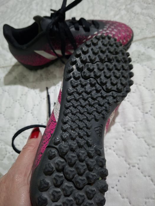 Детски футболни обувки стоножки