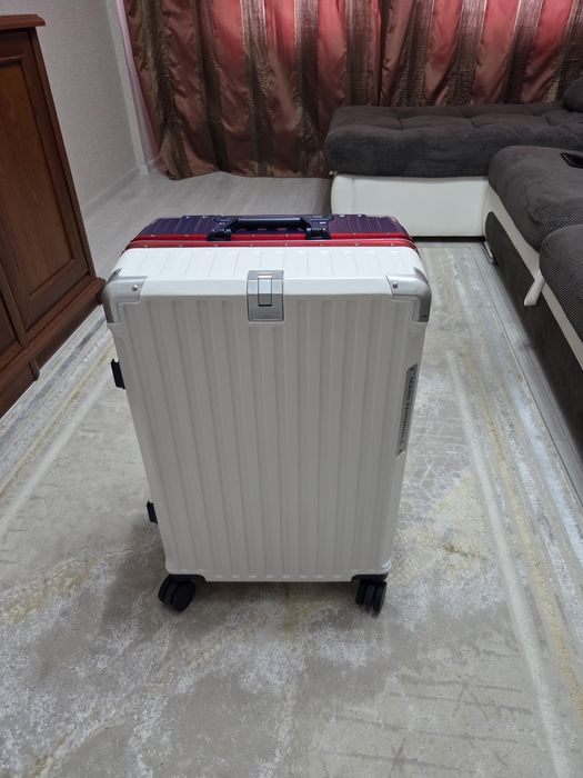 Чемодан, Сумка, Дорожная Чемодан  + Тапки