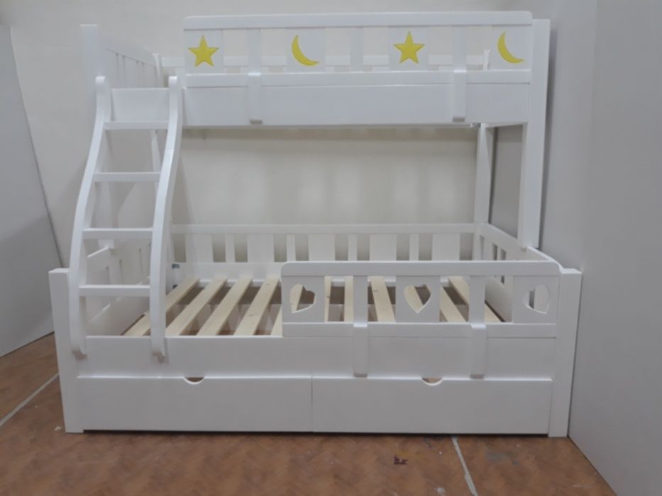 TRANSPORT GRATUIT.Pat etajat din lemn masiv cod 3212