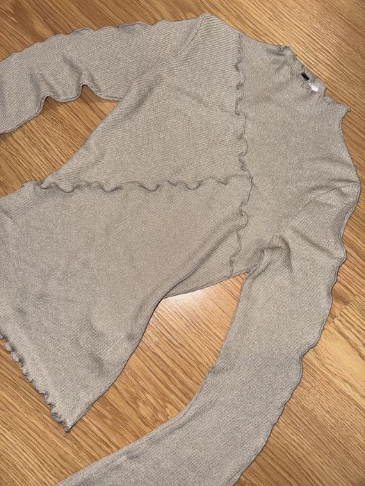 Дълга блуза с дълъг ръкав, интересен шев и малка яка, S