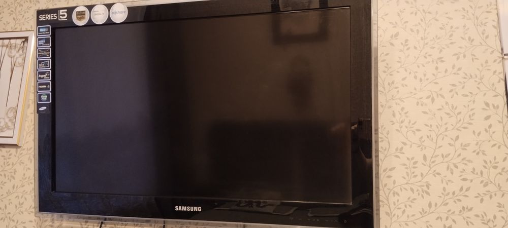 Продам срочно телевизор