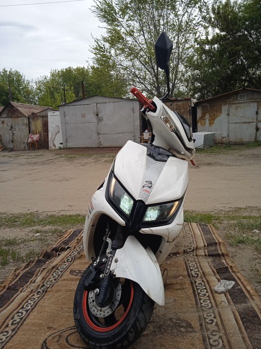 Скутер 150 кубов