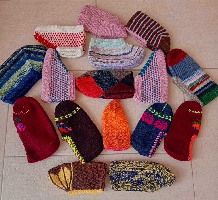 Ръчно плетени терлици, шапка, шал и чорапи за бебе/дете и големи