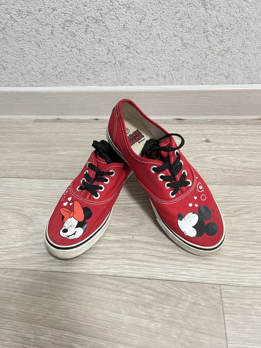 Кеды, туфли от КАРИ брала в бытыр моле