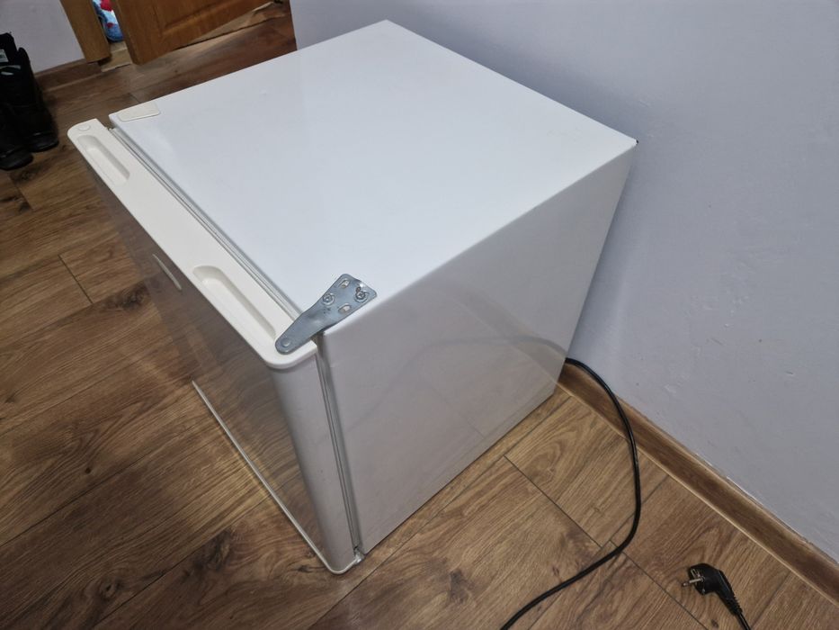 Хладилник мини бар работещ отлично  49  евро