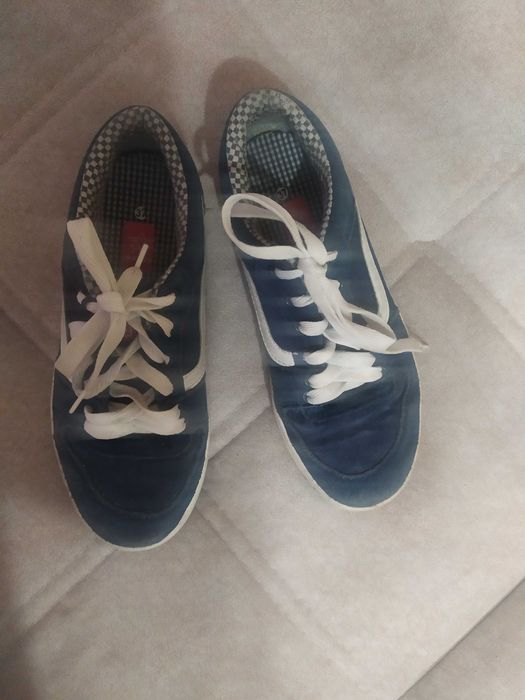 Кроссовки в отличном состоянии, размер 38