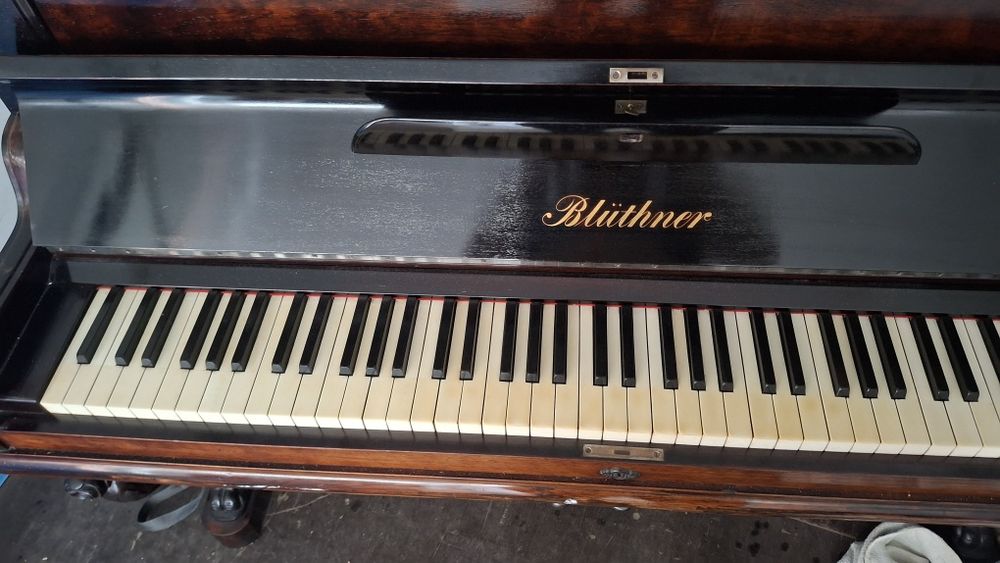 Pian vertical Julius Blüthner – Leipzig (cca. 1890–1900)
Vând pian ver