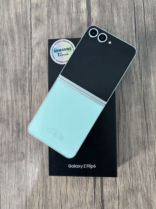 Идеал Samsung Galaxy Z Flip 6 256GB