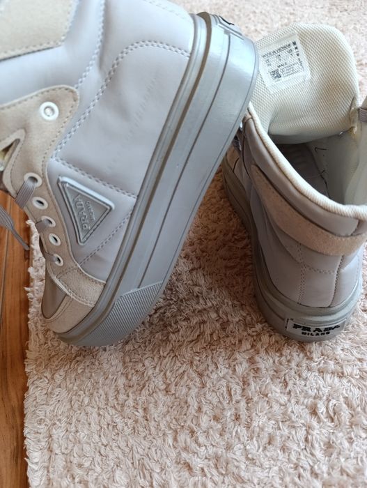 Продавам Боти Prada