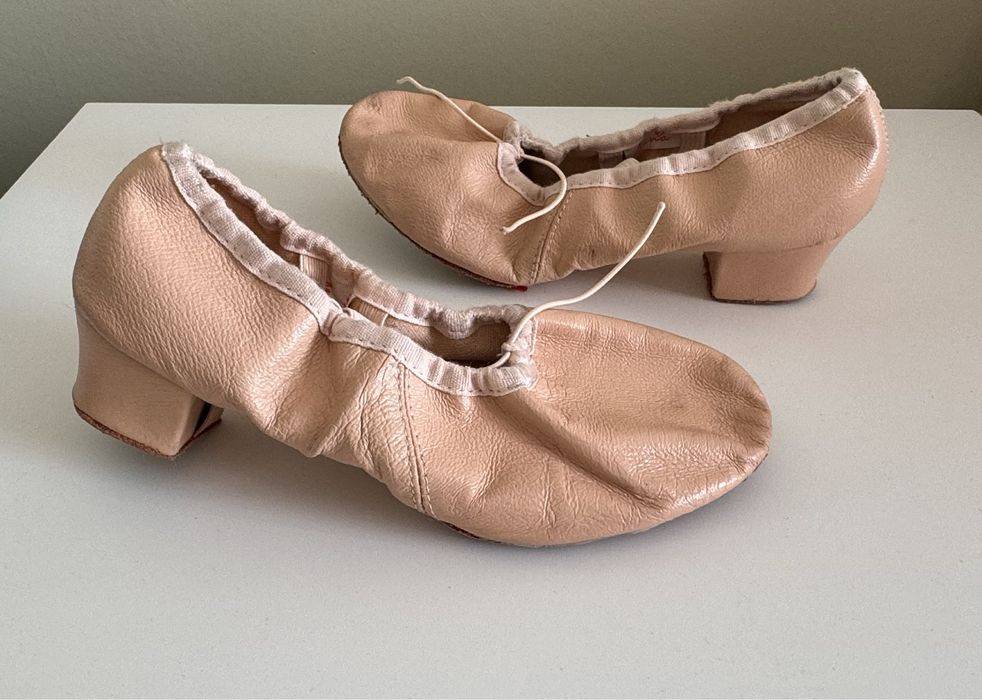 Танцевальная обувь (туфли)