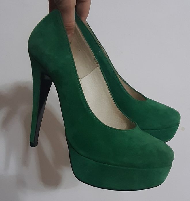 Pantofi din piele intoarsa verzi