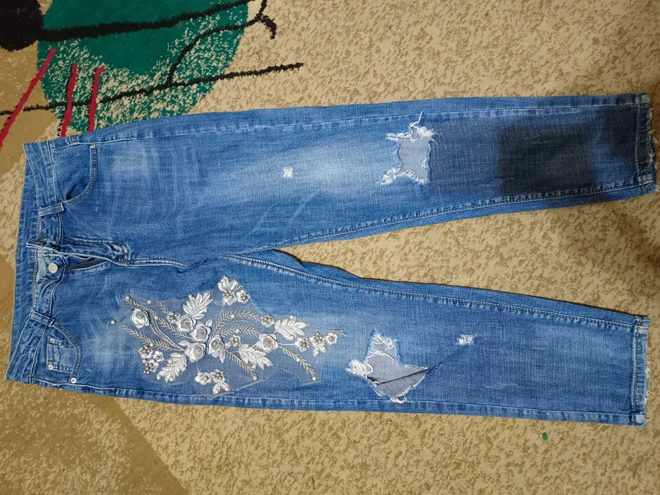 Джинсы со стразами