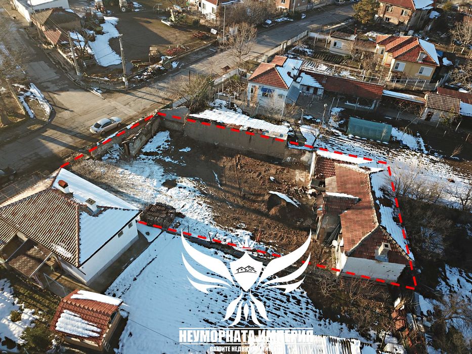 Продавам двуетажна вила/къща 285РЗП в 600кв.м двор в село Избеглии