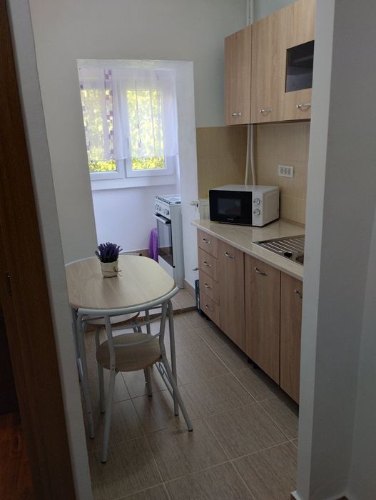 Închirierez apartament cu o camera decomandat