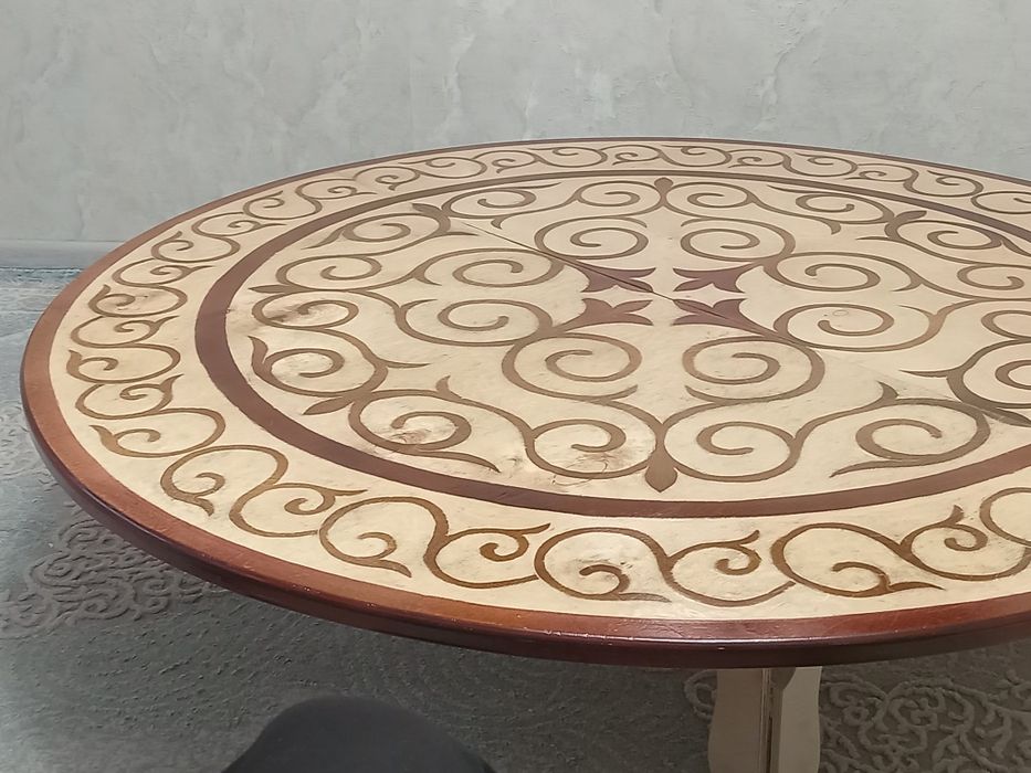 Стол круглый казахский.