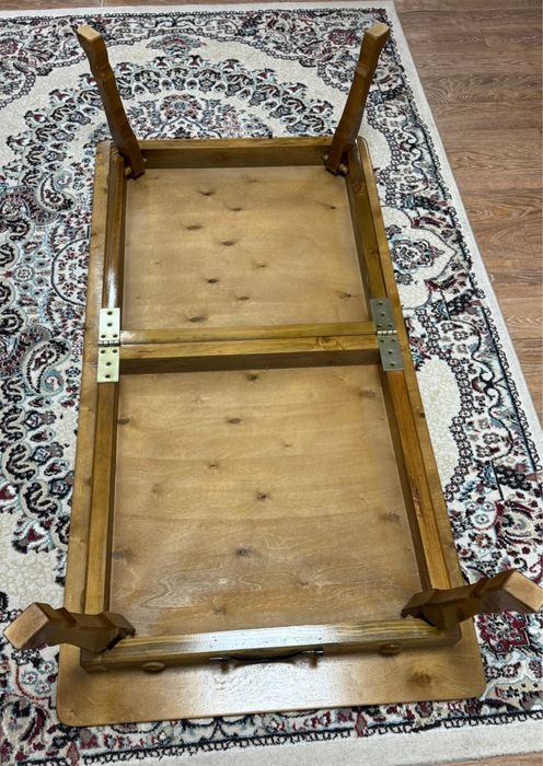 Продам стол для гостей квадрат