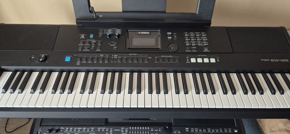 Yamaha psr ew 425