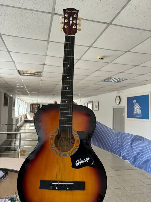 Гитара ещё новый, не исползовала