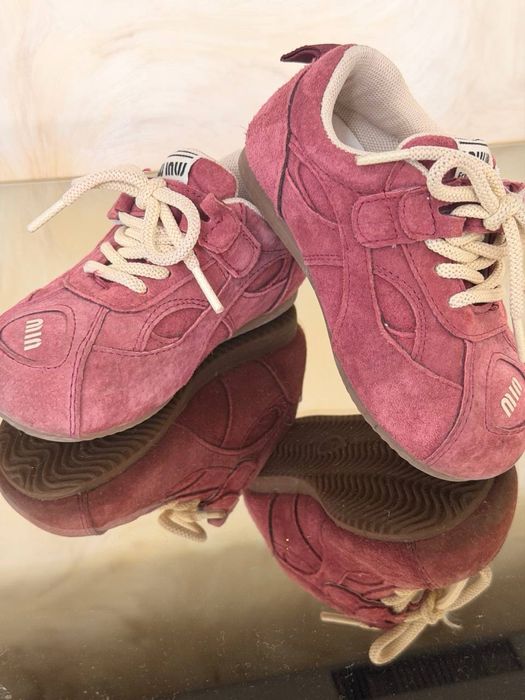 Продаются детские кроссовки для девочек !