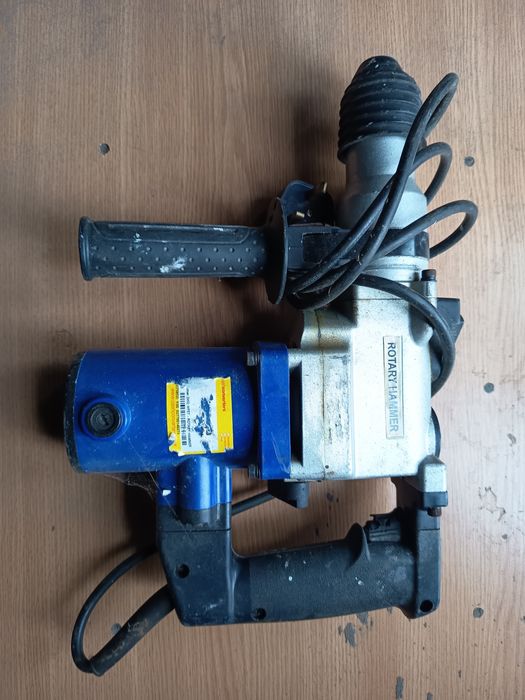 Vând scule funcționale sau schimb cu drujba