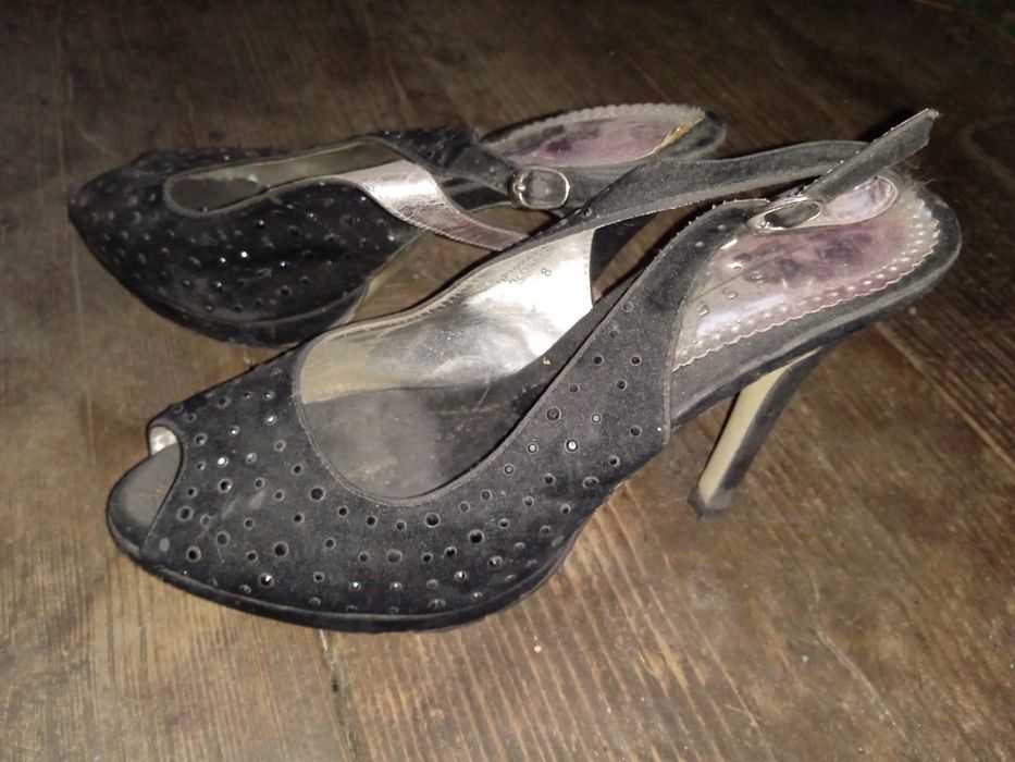 Отдам женскую обувь