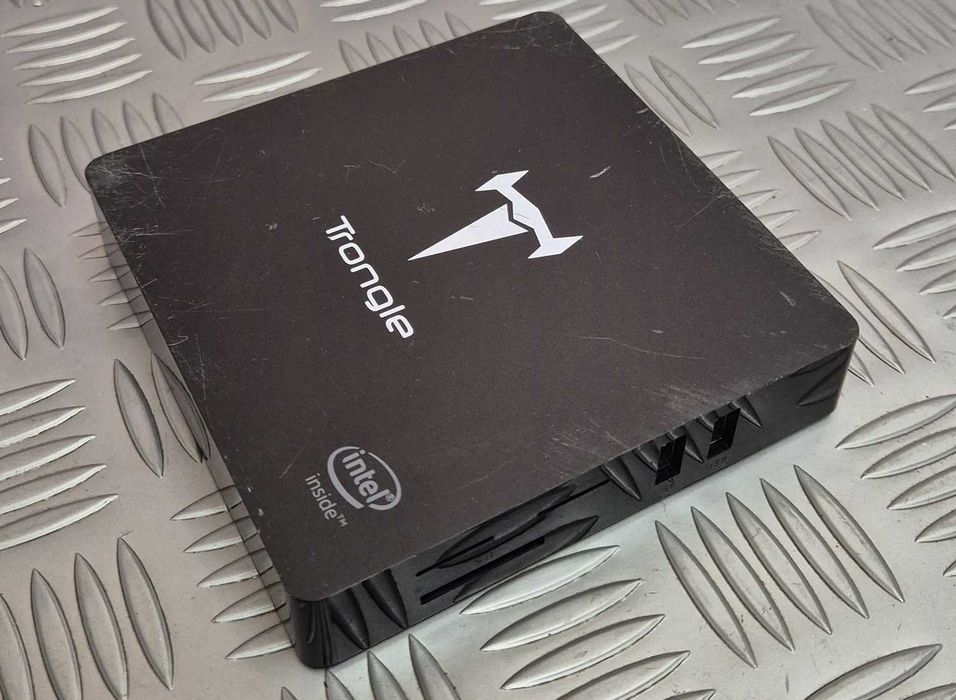 Mini pc и Apple TV 2nd Generation (Второ поколение), модел A1378