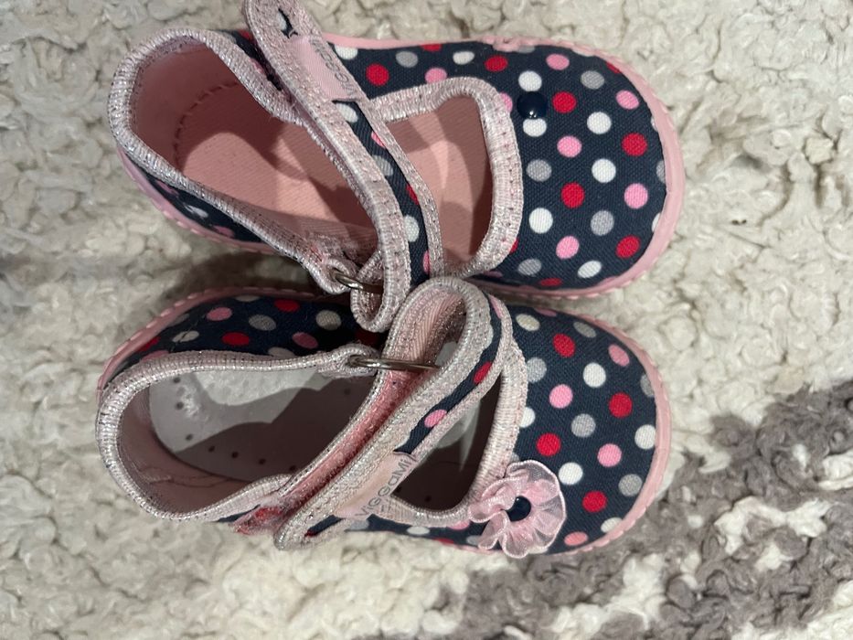 Затворени обувки ХМ 18/19 размер. Waikiki 23 и Вигами 20