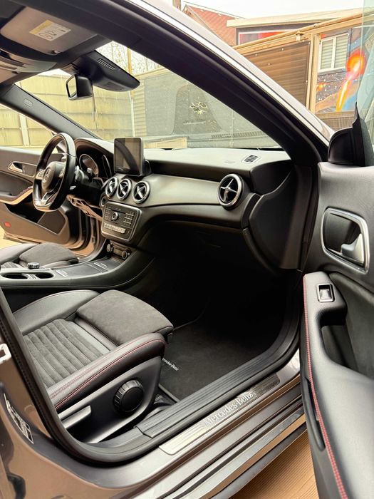 Mercedes-Benz CLA 200 7G-DCT AMG Line