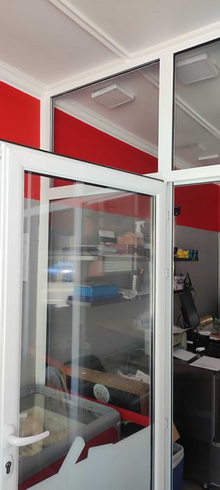 Алуминиева дограма с врати.