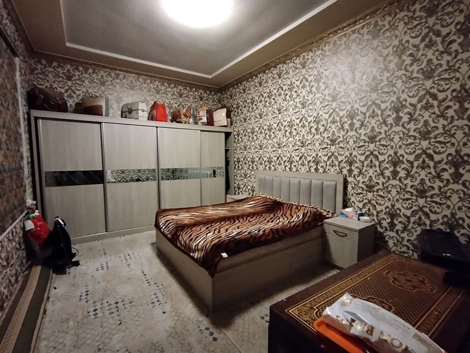 4 сотихлик ховли сотилади, 2та санузел, 2 хонали уйи бор