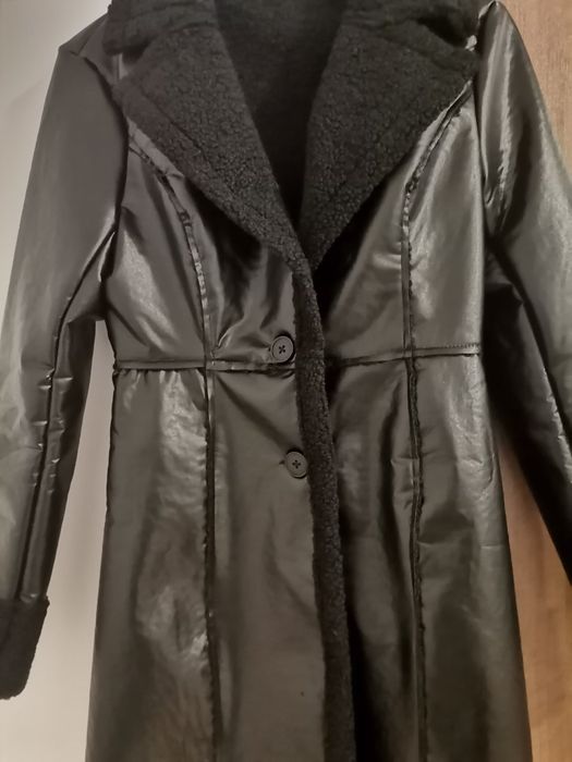 Черно кожено палто