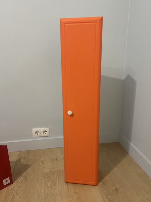 Навесной шкаф-пенал