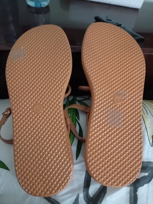 Дамски сандали в размер 40,нови.