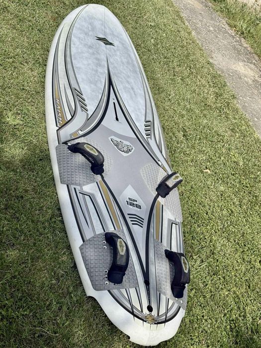 Уиндсърф екипировка- дъски, платна, финки, мачти, гикове