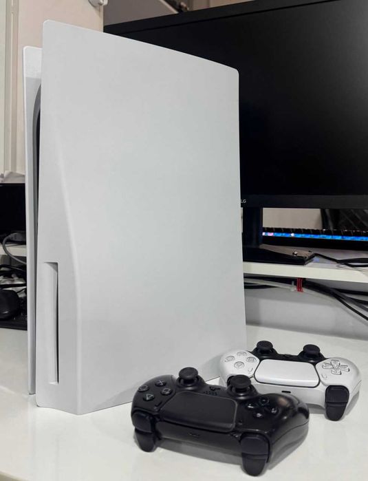 Sony PlayStation 5 C Дисководом в Идеальном Состояние