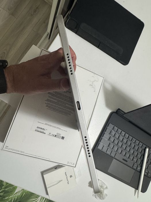 iPad Pro M1 11” 128GB + Apple Pencil 2 + Tastatură Premium + Accesorii