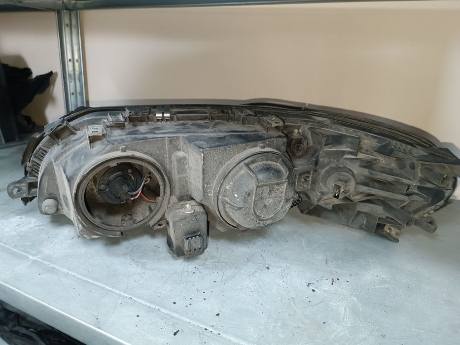 Десен фар за Volvo XC70 01-05г.