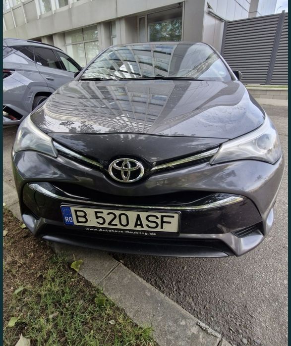 Vând Toyota Avensys