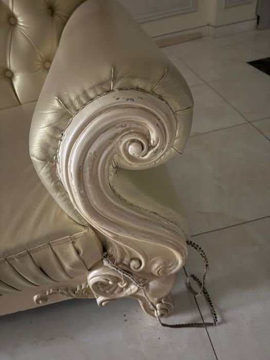 Диван кожаный, классика. 3 м в длину