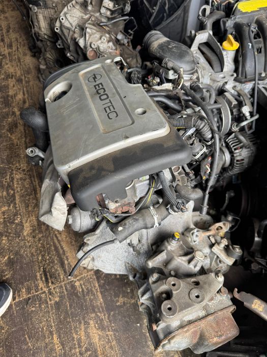 Двигатель OPEL X18XE 1.8